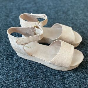Old Navy beige platform sandals Sz7